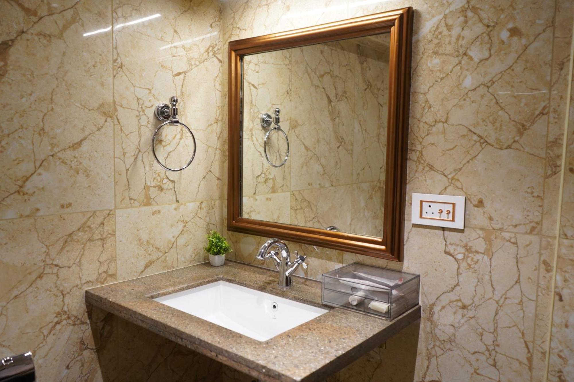 Nalapad'S Hotel Bangalore International Zewnętrze zdjęcie